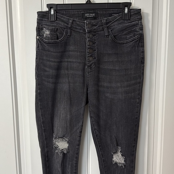 JUDY BLUE - BLACK BUTTON DISTRESSED FLY JEANS - Size 9/29 - Gently Used!! - Picture 5 of 12